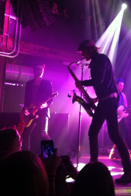 Parachute rocks the Ville