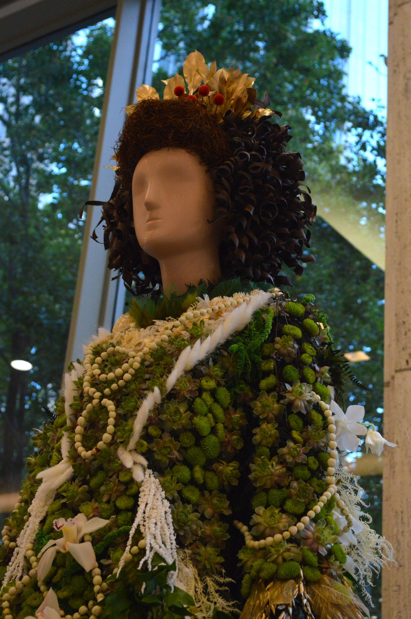 Fleurs de Villes VOYAGE showcases 16 unique floral mannequins inspired by the unique cultures of these locations. Popular travel spots including Italy, China, Ireland, Argentina and Portugal were inspirational muses for the floral mannequins.