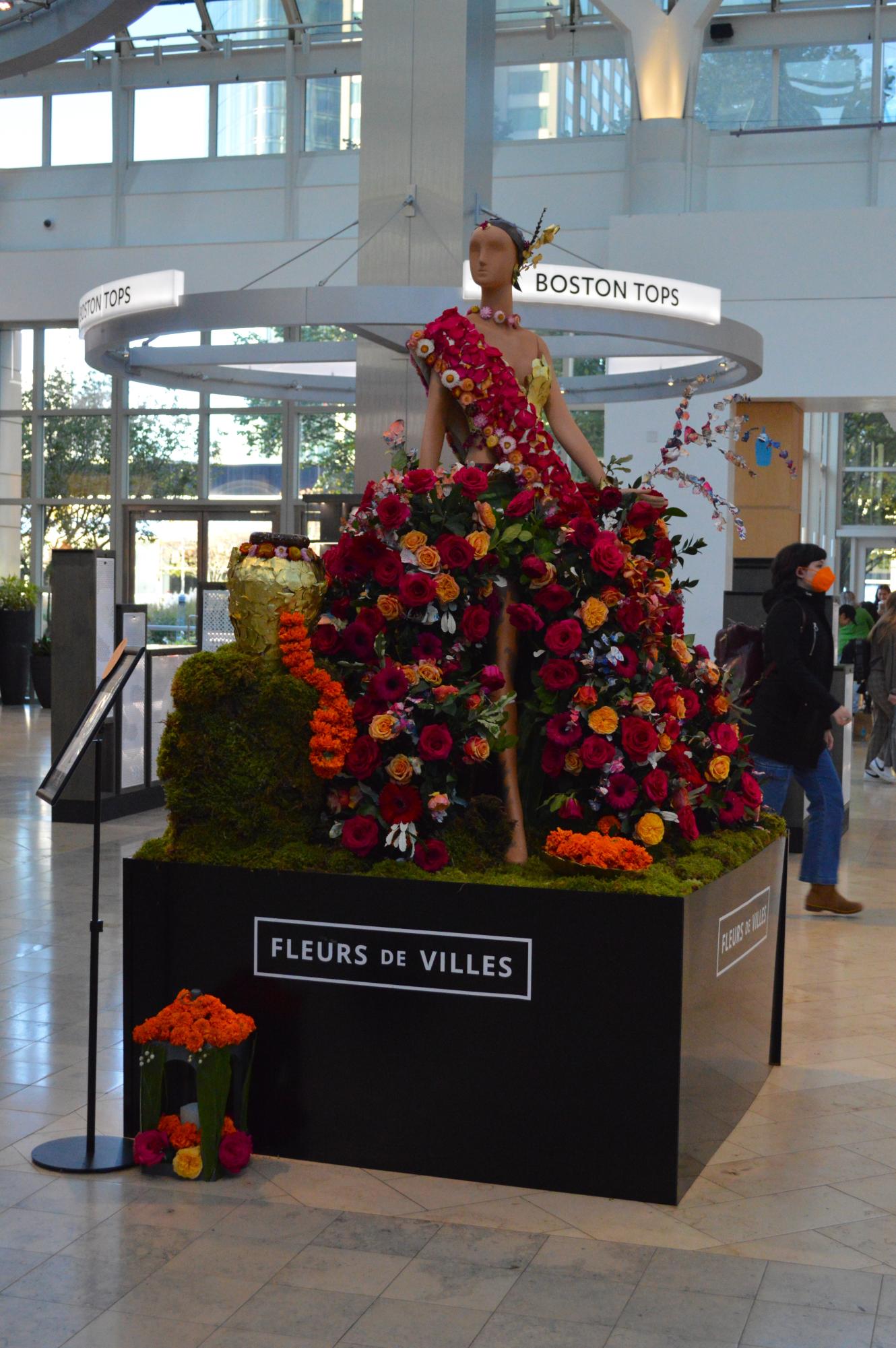 Fleurs de Villes VOYAGE showcases 16 unique floral mannequins inspired by the unique cultures of these locations. Popular travel spots including Italy, China, Ireland, Argentina and Portugal were inspirational muses for the floral mannequins.
