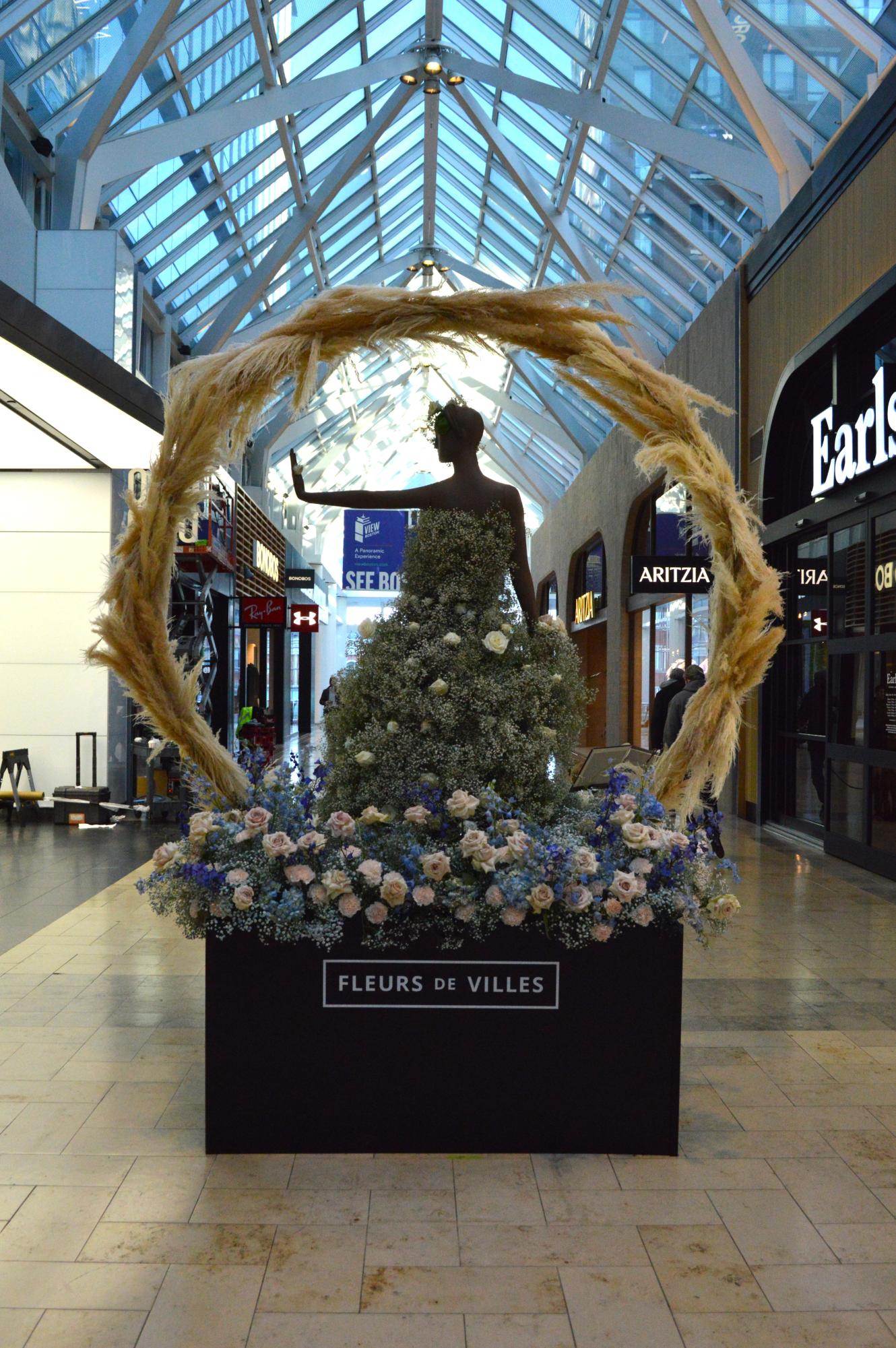 Fleurs de Villes VOYAGE showcases 16 unique floral mannequins inspired by the unique cultures of these locations. Popular travel spots including Italy, China, Ireland, Argentina and Portugal were inspirational muses for the floral mannequins.