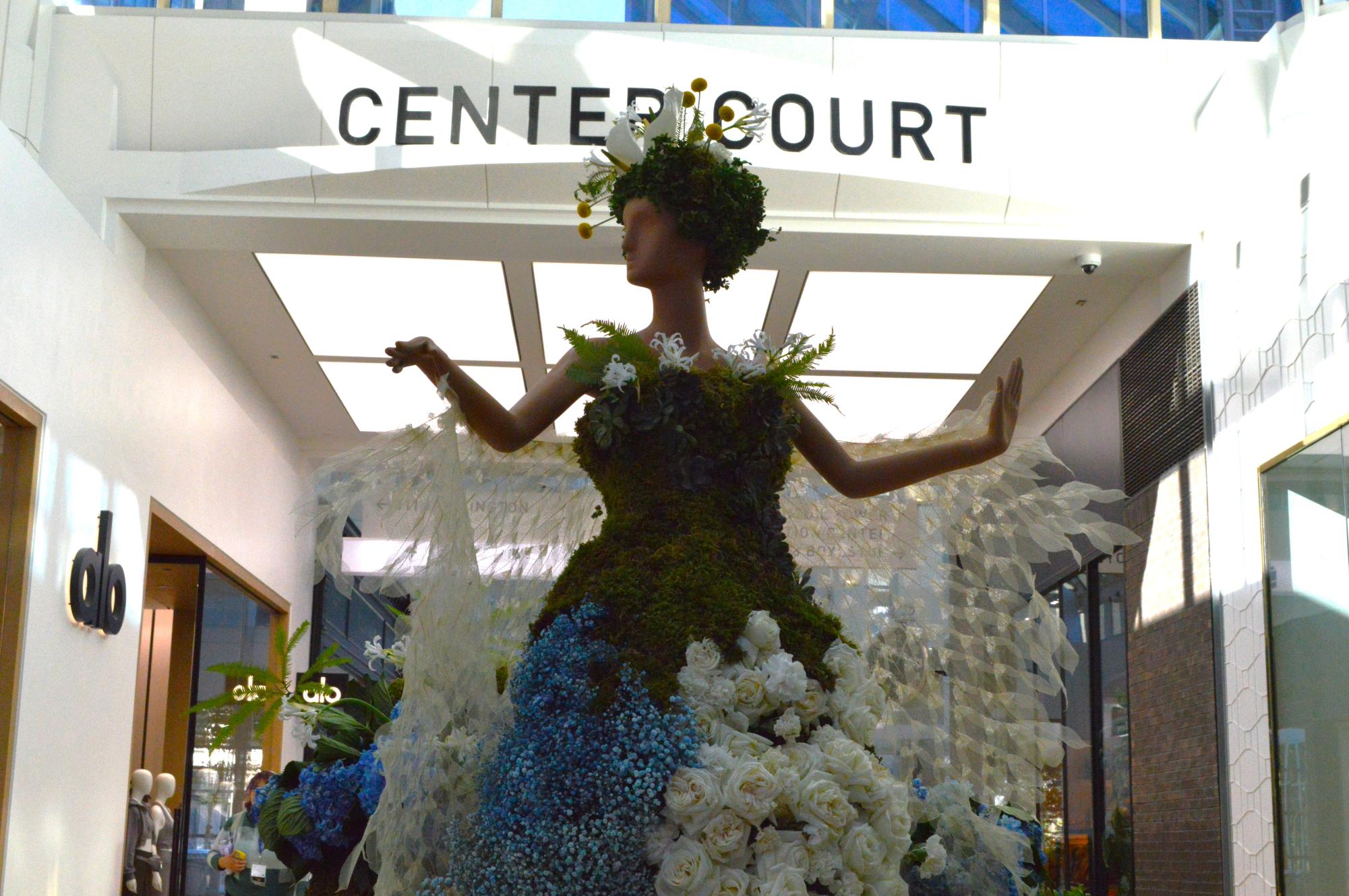 Fleurs de Villes VOYAGE showcases 16 unique floral mannequins inspired by the unique cultures of these locations. Popular travel spots including Italy, China, Ireland, Argentina and Portugal were inspirational muses for the floral mannequins.
