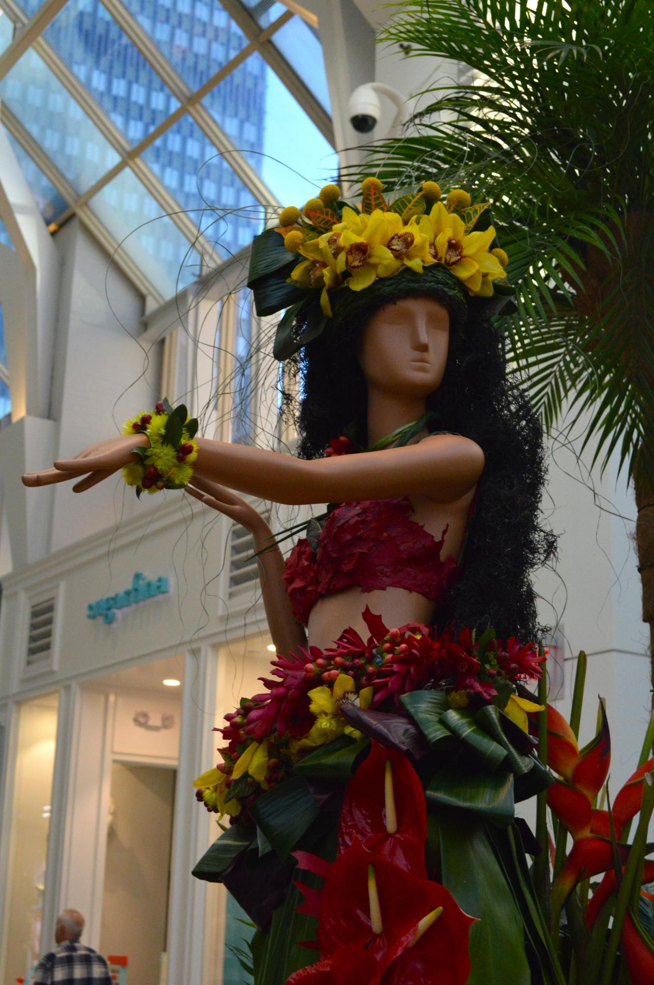 Fleurs de Villes VOYAGE showcases 16 unique floral mannequins inspired by the unique cultures of these locations. Popular travel spots including Italy, China, Ireland, Argentina and Portugal were inspirational muses for the floral mannequins.